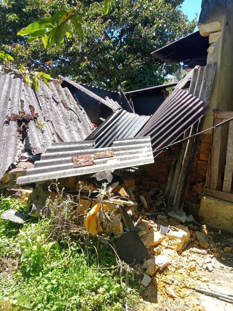 Varias viviendas en Gachala también resultaron afectadas.