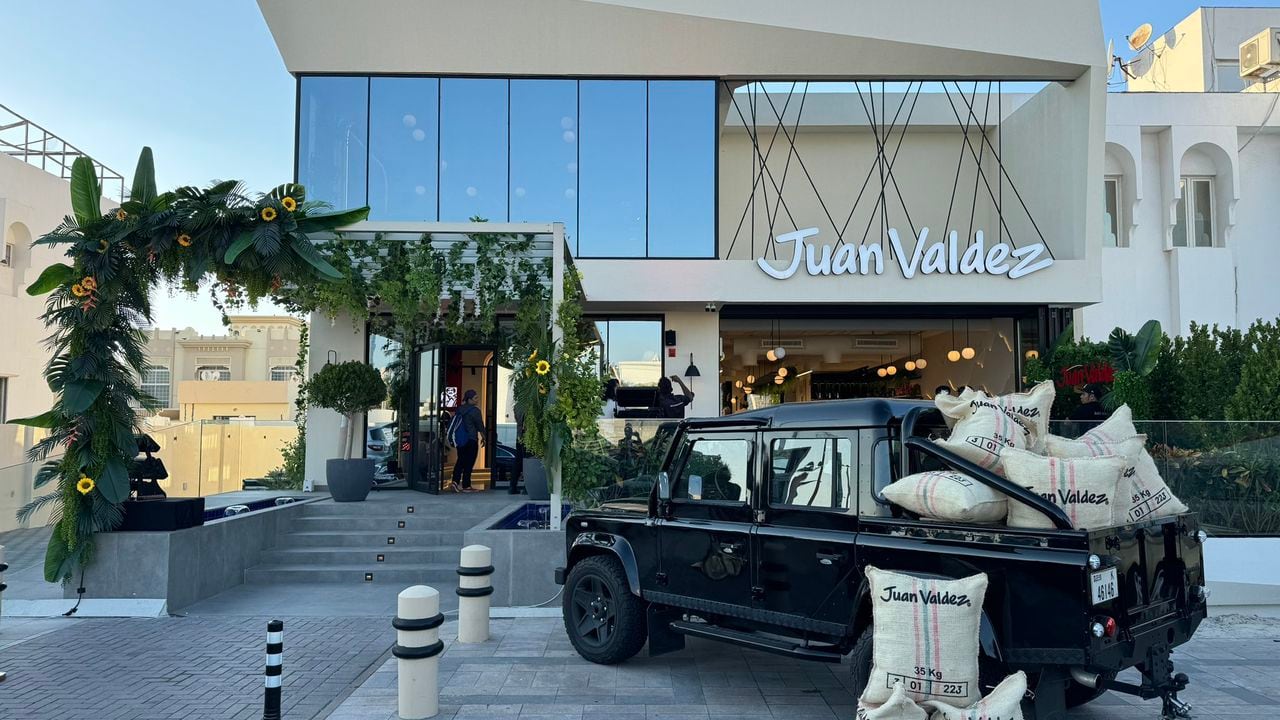 Así luce la fachada de la tienda de Juan Valdez en Dubái.