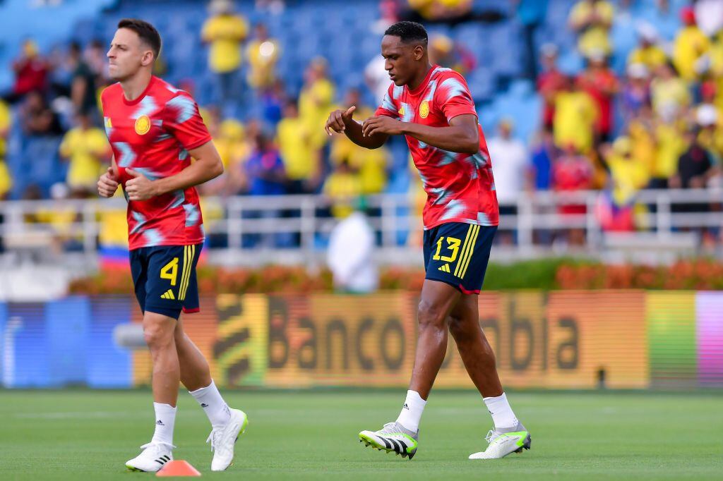 BARRANQUILLA, COLOMBIA - SEPTEMBER 07: Santiago Arias and Yerry Mina of Colombia warm up prior a FIFA World Cup 2026 Qualifier match between Colombia and Venezuela at Metropolitano Stadium on September 07, 2023 in Barranquilla, Colombia. (Photo by Gabriel Aponte/Getty Images)