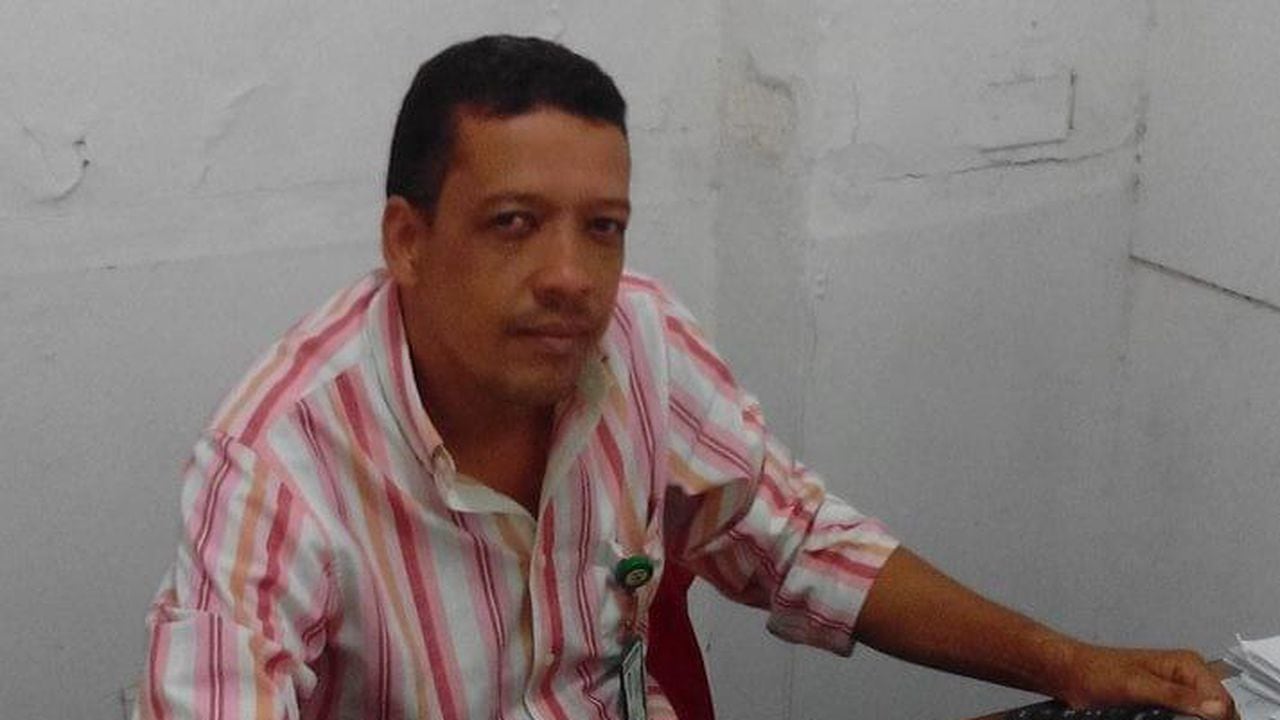 Alexander Domínguez, de la empresa Vallecaucana de Aguas, fue secuestrado mientras trabajaba en la zona rural de Jamundí, en el sur del Valle del Cauca. No hay datos sobre su paradero.