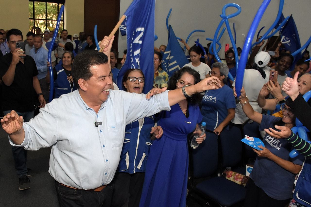 En un evento celebrado en el Hotel Dann de la ciudad, El senador Manuel Virgüez Piraquive Director del Partido MIRA Anunció su adhesión a la campaña del candidato a la Alcaldía de Cali Roberto Ortiz.