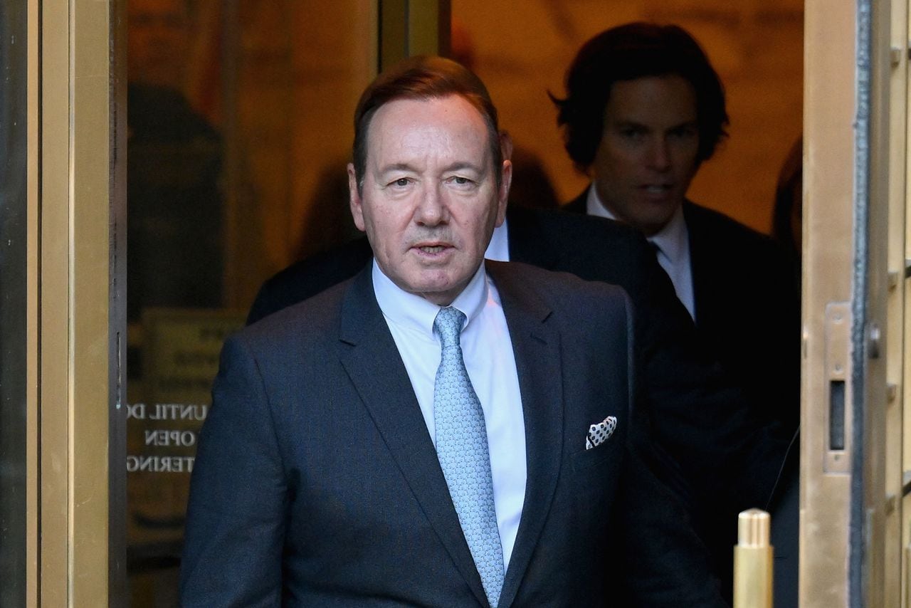US actor Kevin Spacey leaves the United States District Court for the Southern District of New York on October 6, 2022 in New York City. Five years after sexual misconduct allegations ended his Hollywood career, Kevin Spacey appeared in a New York court to face a civil lawsuit brought by actor Anthony Rapp, who accuses the disgraced Oscar winner of assaulting him as a teenager, in 1986. (Photo by ANGELA WEISS / AFP)