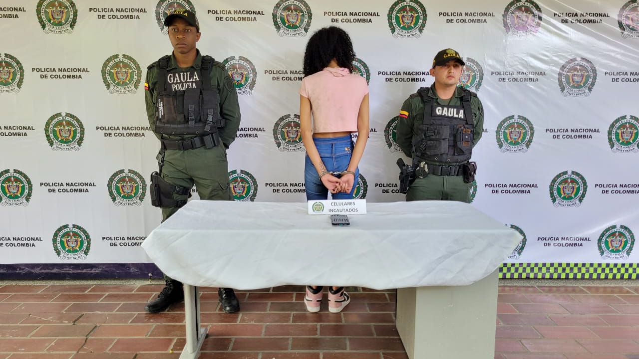 La ciudadana de 19 años enviaba fotos falsas a sus familiares para simular su supuesto secuestro. Foto: Cortesía para El País / Policía Metropolitana de Cali