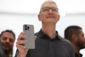 El CEO de Apple, Tim Cook, presentó el nuevo iPhone 15.