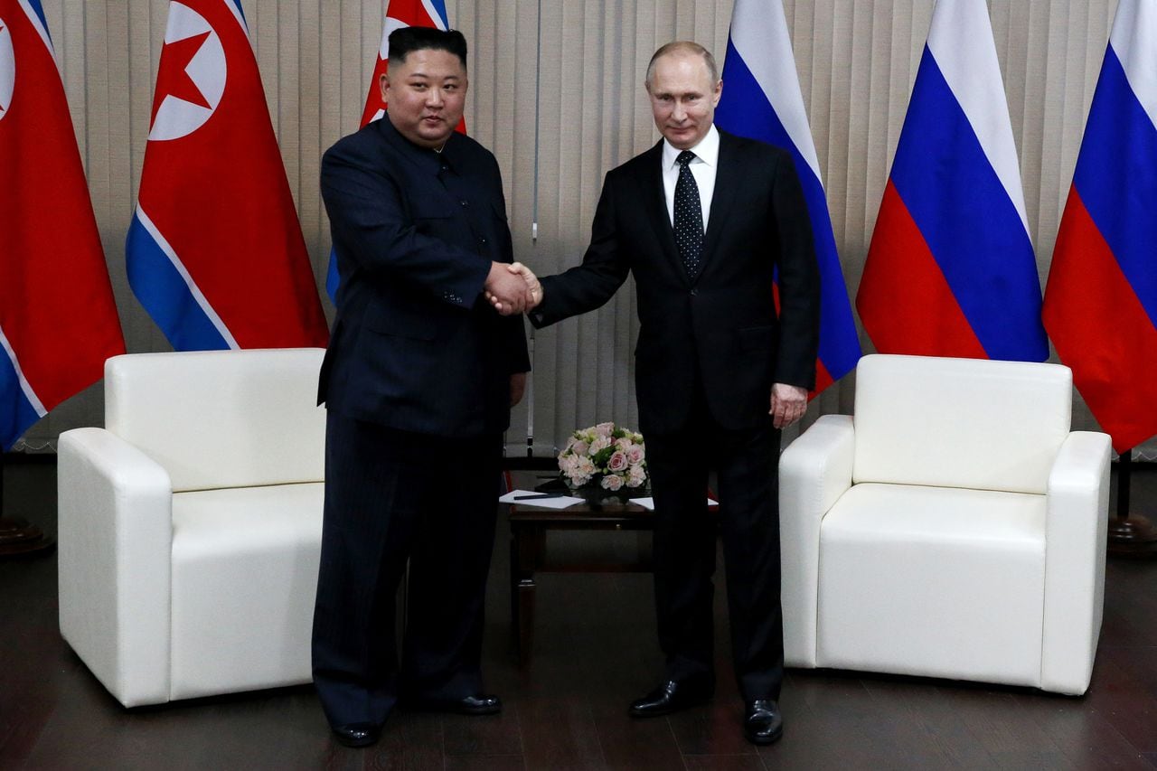 El presidente de Rusia Vladimir Putin y su homólogo Kim Jong-Un