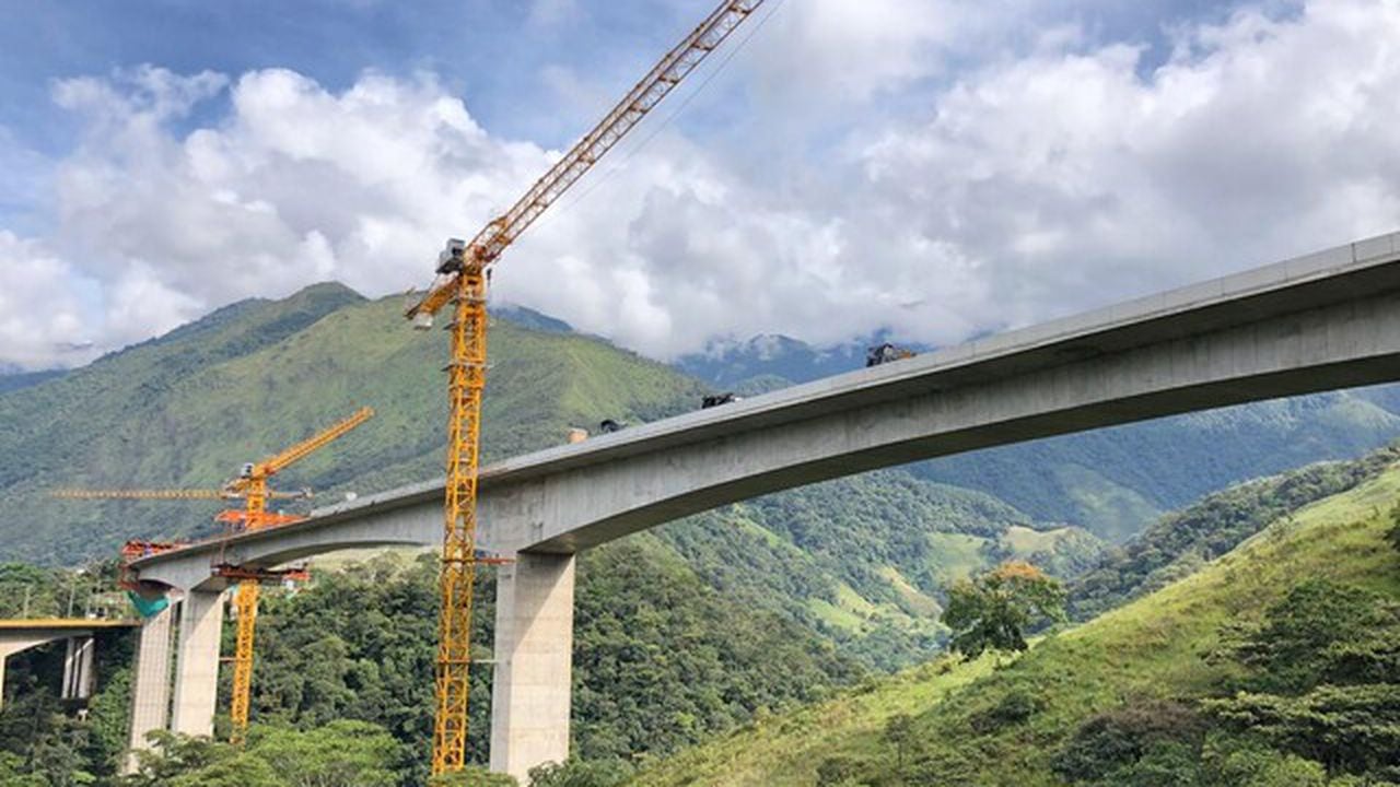 puente en la vía Bogotá-Villavicencio.