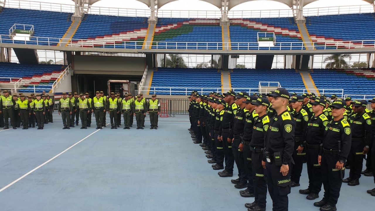 Las autoridades locales hicieron un amplio despliegue de uniformados en el estadio Pascual Guerrero.