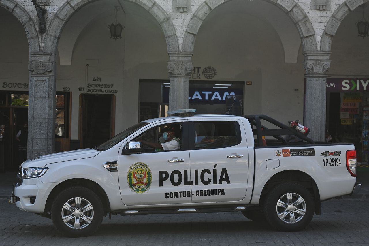 Carro de policía en Arequipa, Perú