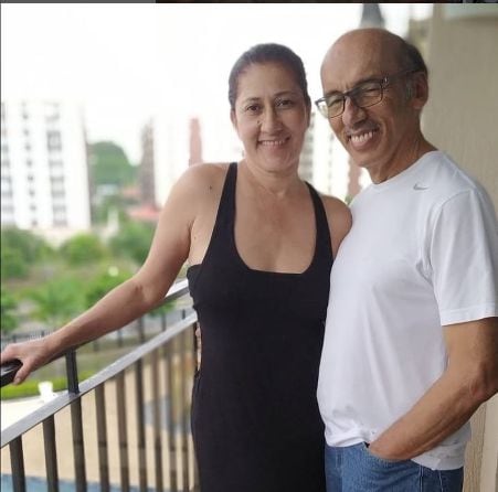 Jorge Herrera y Amparo Conde se comprometieron, después de 40 años de relación. Ambos se han mostrado felices en redes sociales y son una de las parejas más estables de la televisión colombiana.