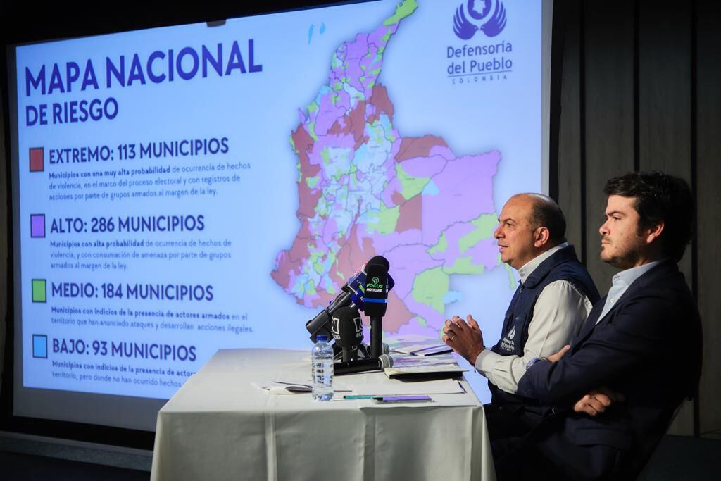 Defensoría del Pueblo advierte que 113 municipios están en alerta máxima por hechos de violencia que podrían afectar elecciones regionales.