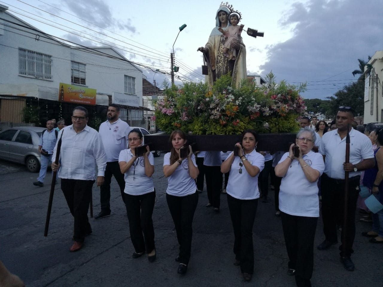 Este 16 de julio, la procesión de las cargueras de la Virgen del Carmen saldrá del Santuario de la Medalla Milagrosa y recorrerá la Calle Octava, hasta el Templete.