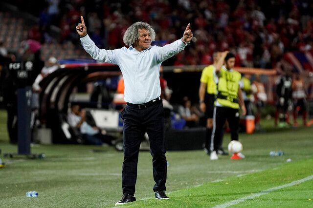Alberto Gamero, entrenador de Millonarios, dirigiendo el partido de su equipo ante Medellín por la fecha 12 de la Liga BetPlay 2023-ll
