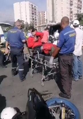 Las personas accidentadas fueron atendidas por ambulancias.