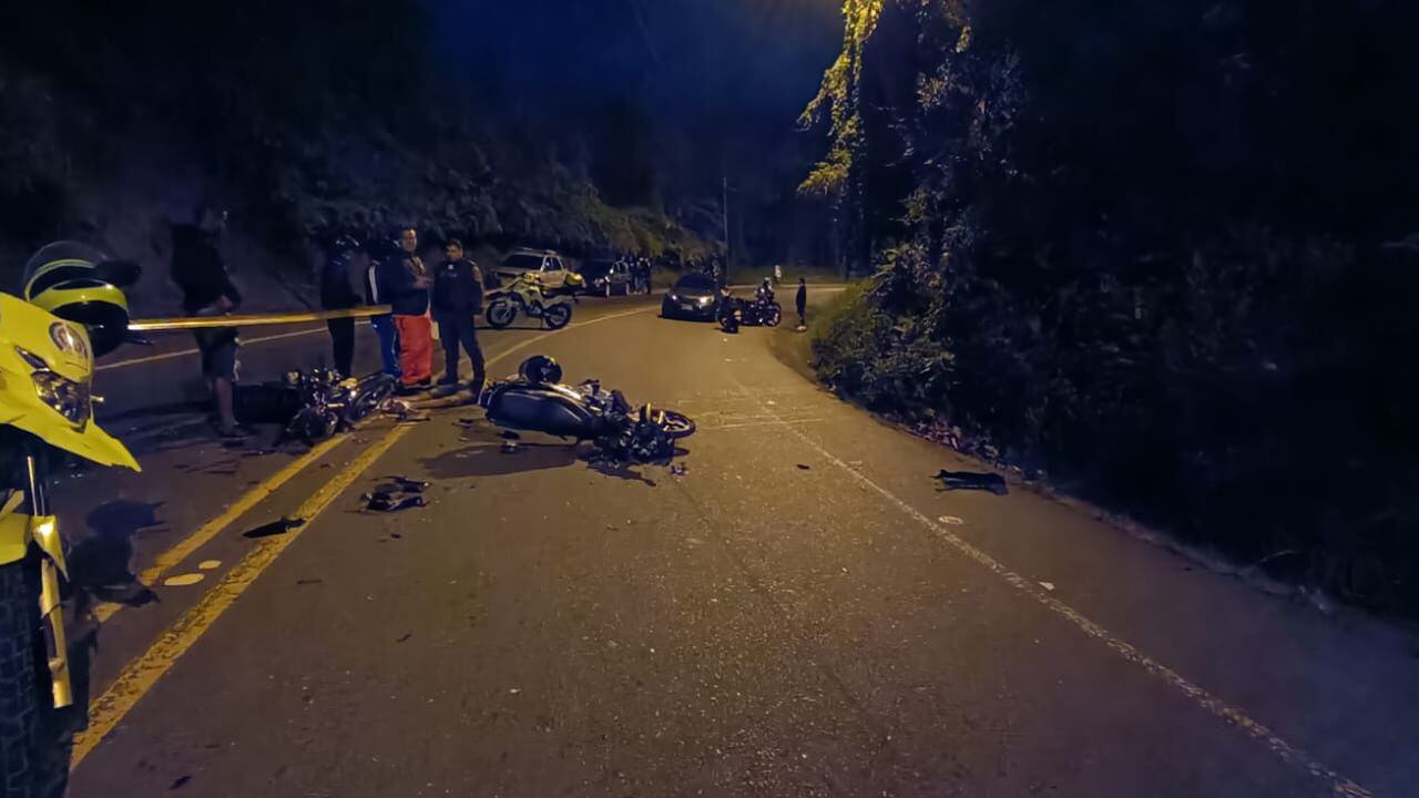 El hecho es materia de investigación por parte de las autoridades, pues al parecer uno de los motociclistas invadió el carril contrario, lo que causó el fatal desenlace.