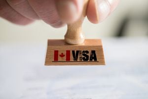 Para aquellos con un historial legal manchado, solicitar una visa canadiense puede ser un desafío lleno de obstáculos.