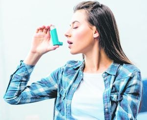 Se estima que en Colombia 1 de cada 8 personas vive con afectaciones por asma.  Esta enfermedad crónica en el mundo la padecen 262 millones de individuos.