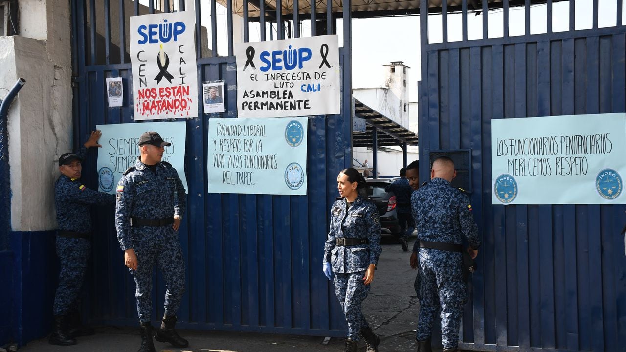 Domingo: Exclusivo, crisis carcelaria, seguridad, guardas Inpec. Foto José L Guzmán El País, feb 14-24