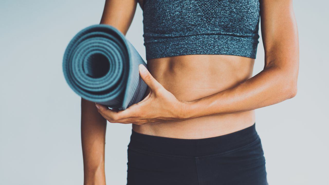 Explorar el Pilates como una práctica de fitness revela un enfoque holístico para obtener un vientre plano, donde la conexión entre la mente y el cuerpo desempeña un papel fundamental en cada movimiento.