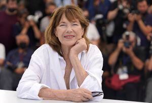 Jane Birkin posa en la sesión fotográfica de la película "Jane By Charlotte" en el 74º festival internacional de cine de Cannes, sur de Francia, el 8 de julio de 2021. Birkin murió a los 76 años, se informó el 16 de julio de 2023. (AP Foto/Brynn Anderson, File)