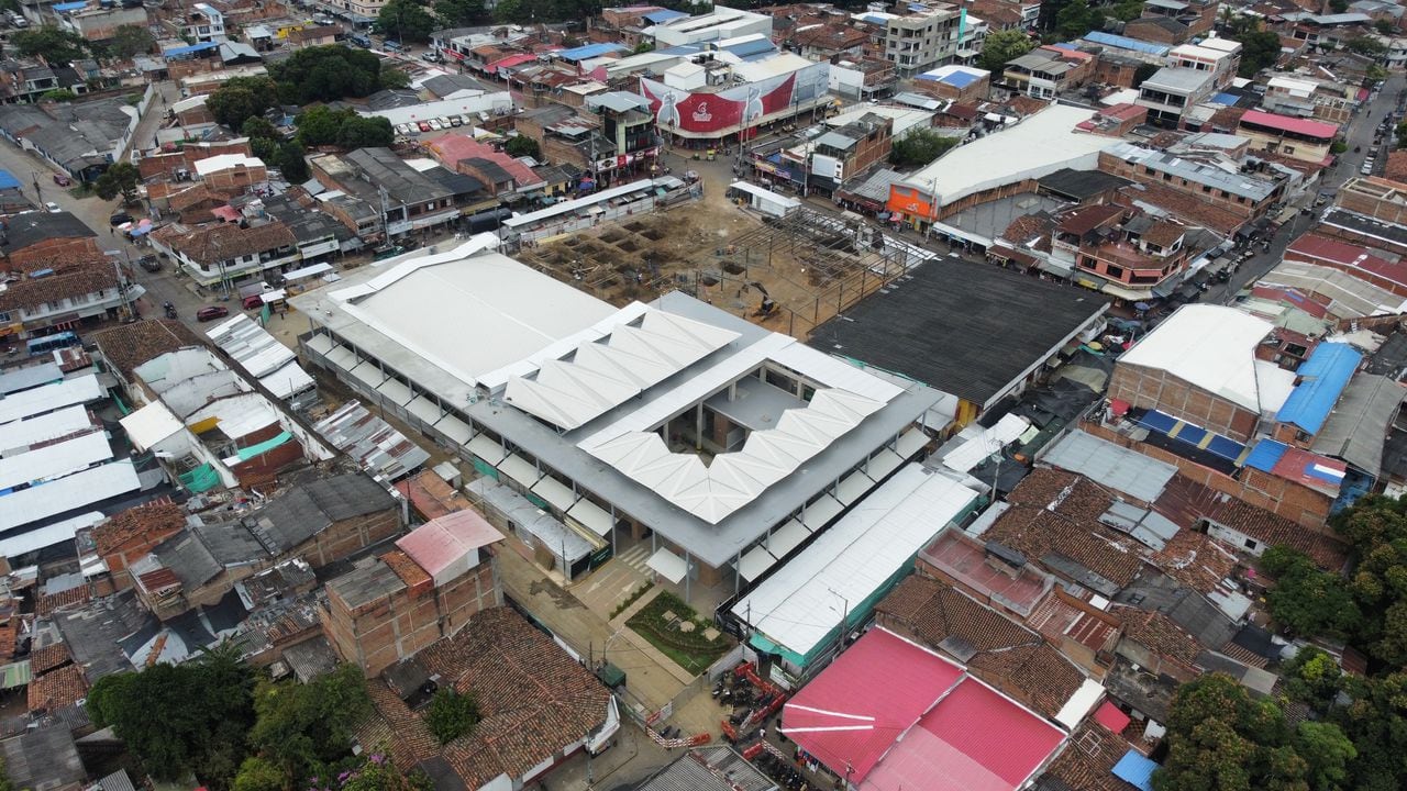 Avanzan obras en la restauración de la plaza de mercado de Jamundí.