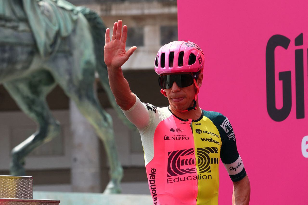 EF Education-EasyPost's Colombian rider Rigoberto Uran waves to supporters prior to the sixth stage of the Giro d'Italia 2023 cycling race, 162 km between Naples and Naples, on May 11, 2023. (Photo by Luca Bettini / AFP)