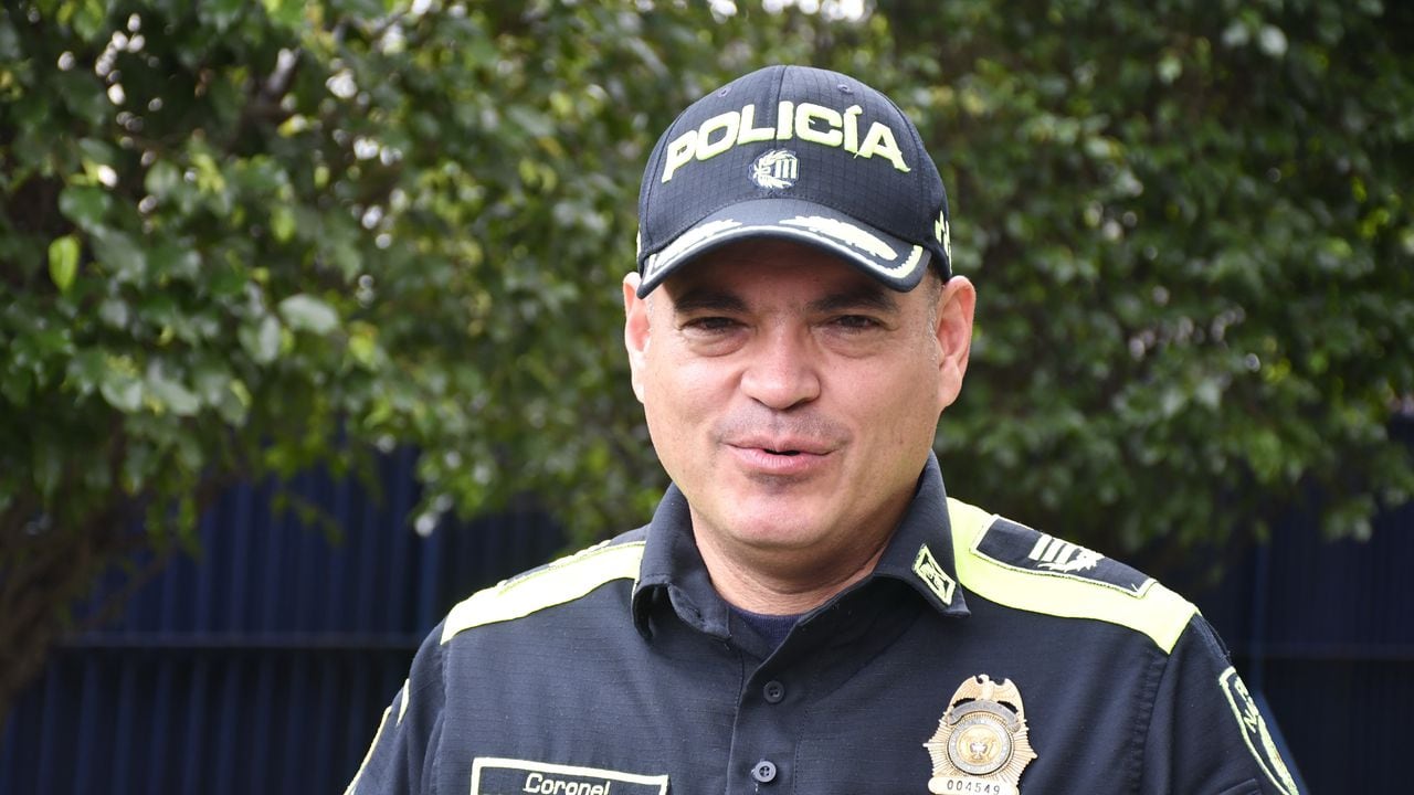 Orden: Comandante de la Policía, coronel Carlos Oviedo. foto José L Guzmán. El País