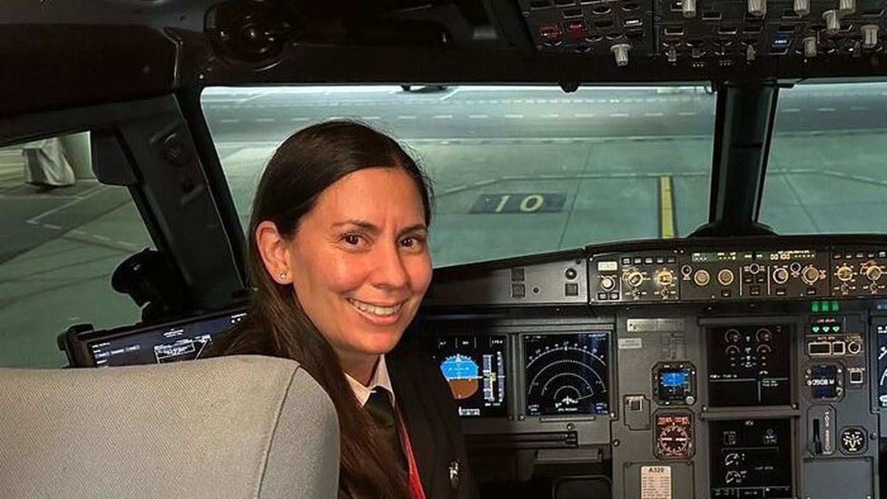 Mónica Uribe Lemarie, capitana de vuelo en Avianca.