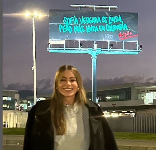 Sofía Vergara llegó a la ciudad de Bogotá y Netflix la sorprendió con un mensaje de bienvenida.