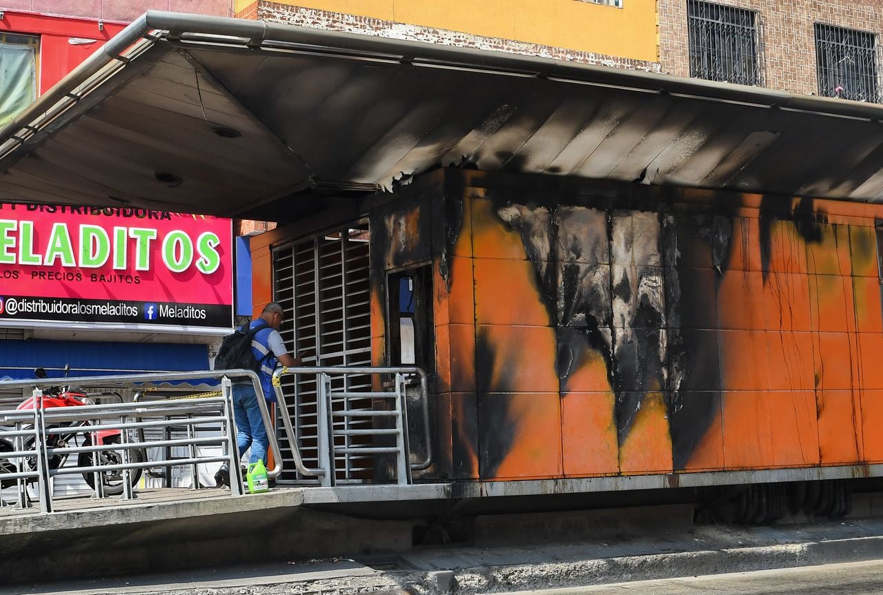 Cali: en la madrugada de este domingo se presentó un grave incendio en la estación del MÍO Petecuy