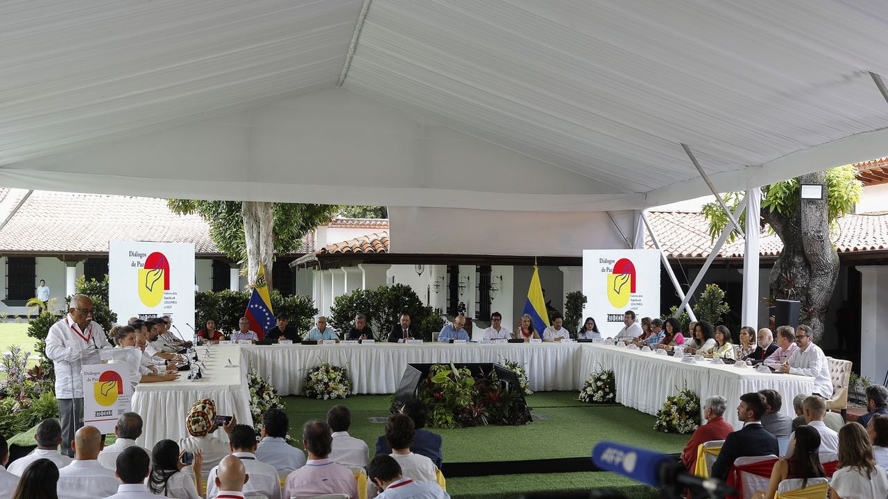 Diálogos de paz entre Gobierno de Colombia y Ejército de Liberación Nacional en Venezuela