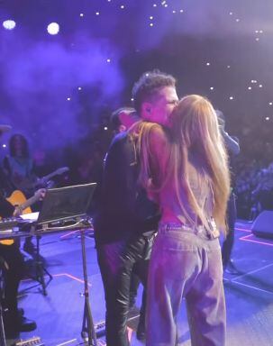 Shakira sorprendió a Carlos Viven en pleno concierto en Miami, pero el samario no se lo esperaba.
