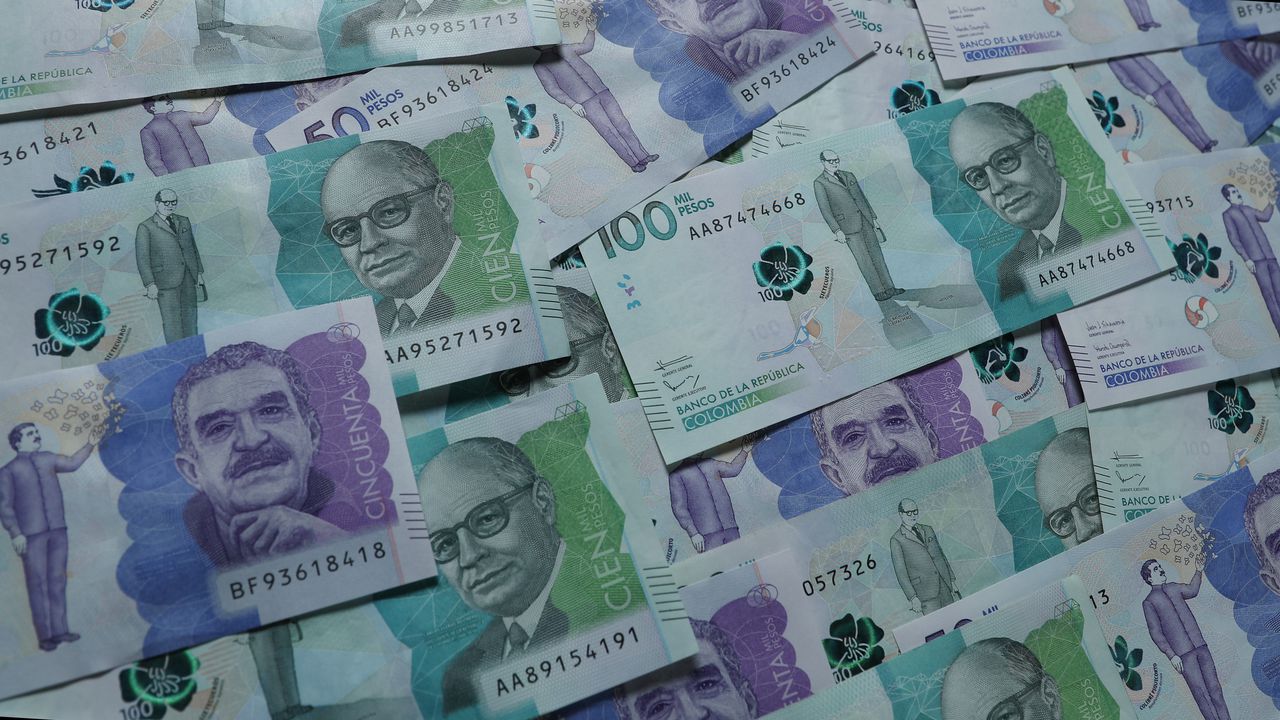 Billetes cien mil pesos y cincuenta mil pesos colombianos
moneda Colombia