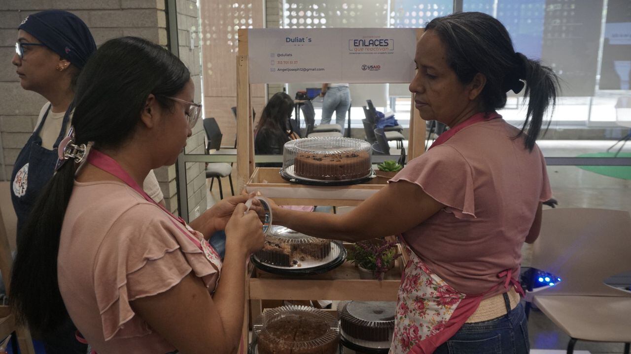 Angélica Pérez y su hija son las propietarias de Duliat's, el emprendimiento de tortas saludables.