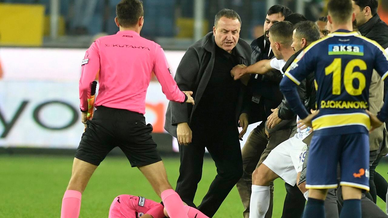 árbitro agredido en Turquía
