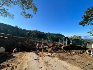El derrumbe en la vía Bucaramanga - Barrancabermeja completa un mes.
