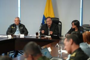 El presidente Gustavo Petro lideró la sala de crisis nacional junto a su gabinete y directores de entidades.