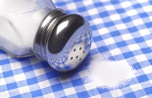El consumo de sal debe ser controlado para evitar el desarrollo de enfermedades.