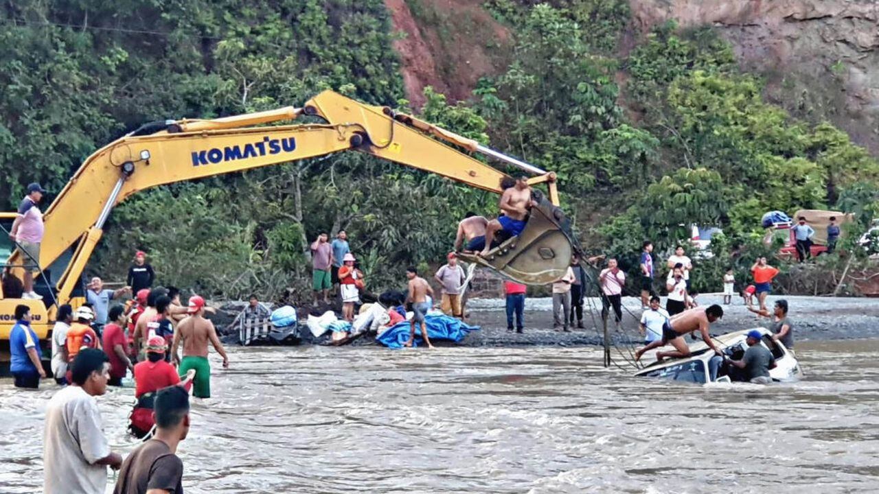 Buscan desaparecido en río Tipuani Bolivia, luego de desbordamiento.