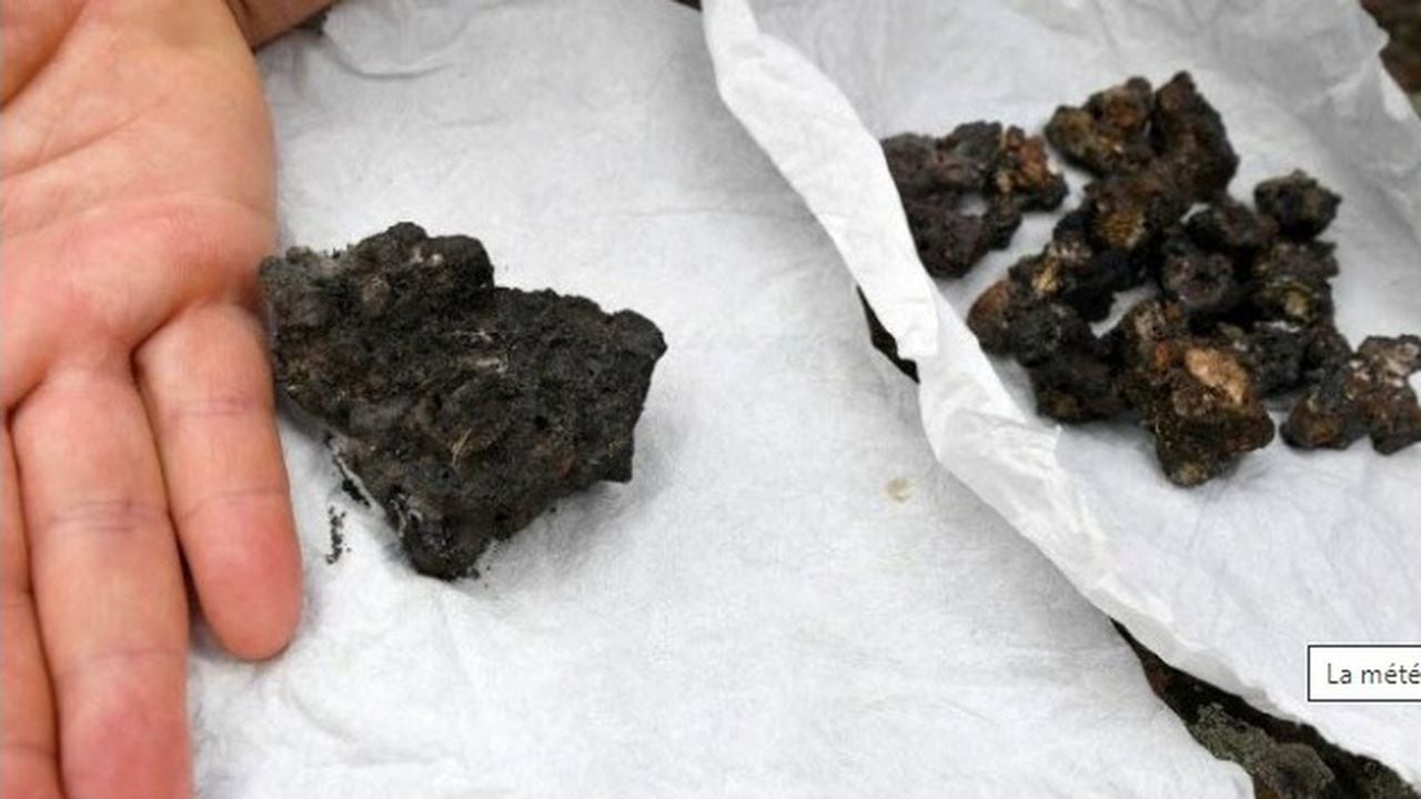En Schirmeck, Francia, una residente fue golpeada por un rebote de un meteorito, aunque afortunadamente era de pequeño tamaño.