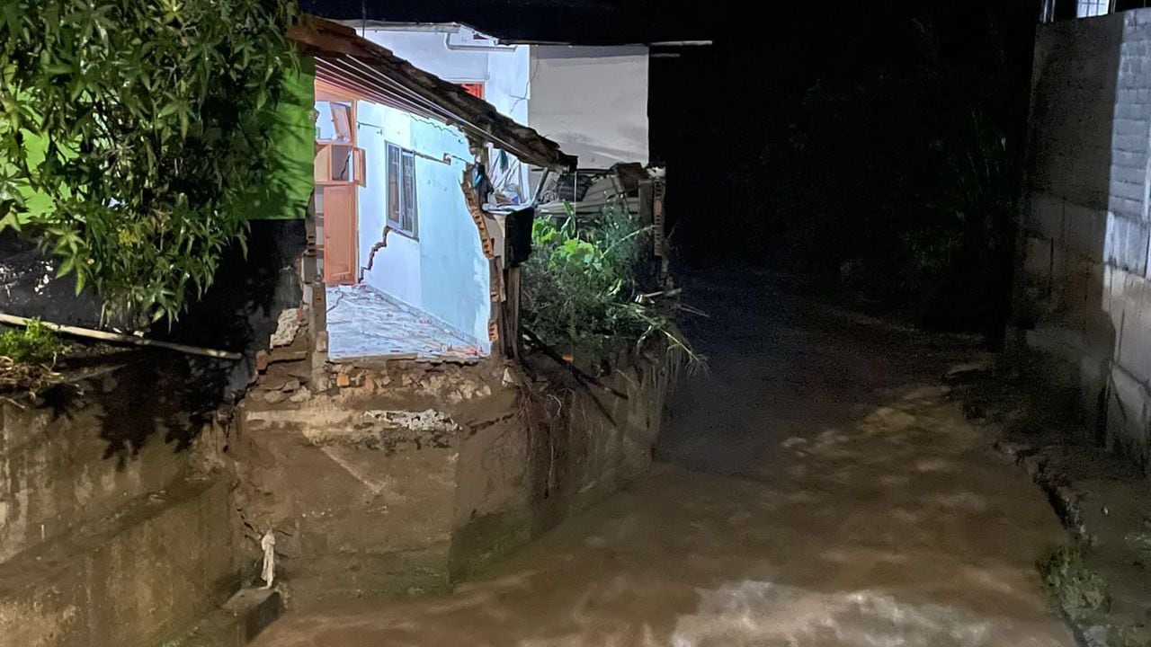 Por lo menos 16 viviendas afectadas dejaron las luvias en Barbosa, Antioquia.