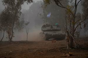 Afirmó que Israel ha infligido graves daños a Hamás, abatiendo a la mitad de los comandantes de batallón de la agrupación y destruyendo una gran cantidad de túneles, centros de mando y depósitos de armas. (AP Photo/Ohad Zwigenberg)