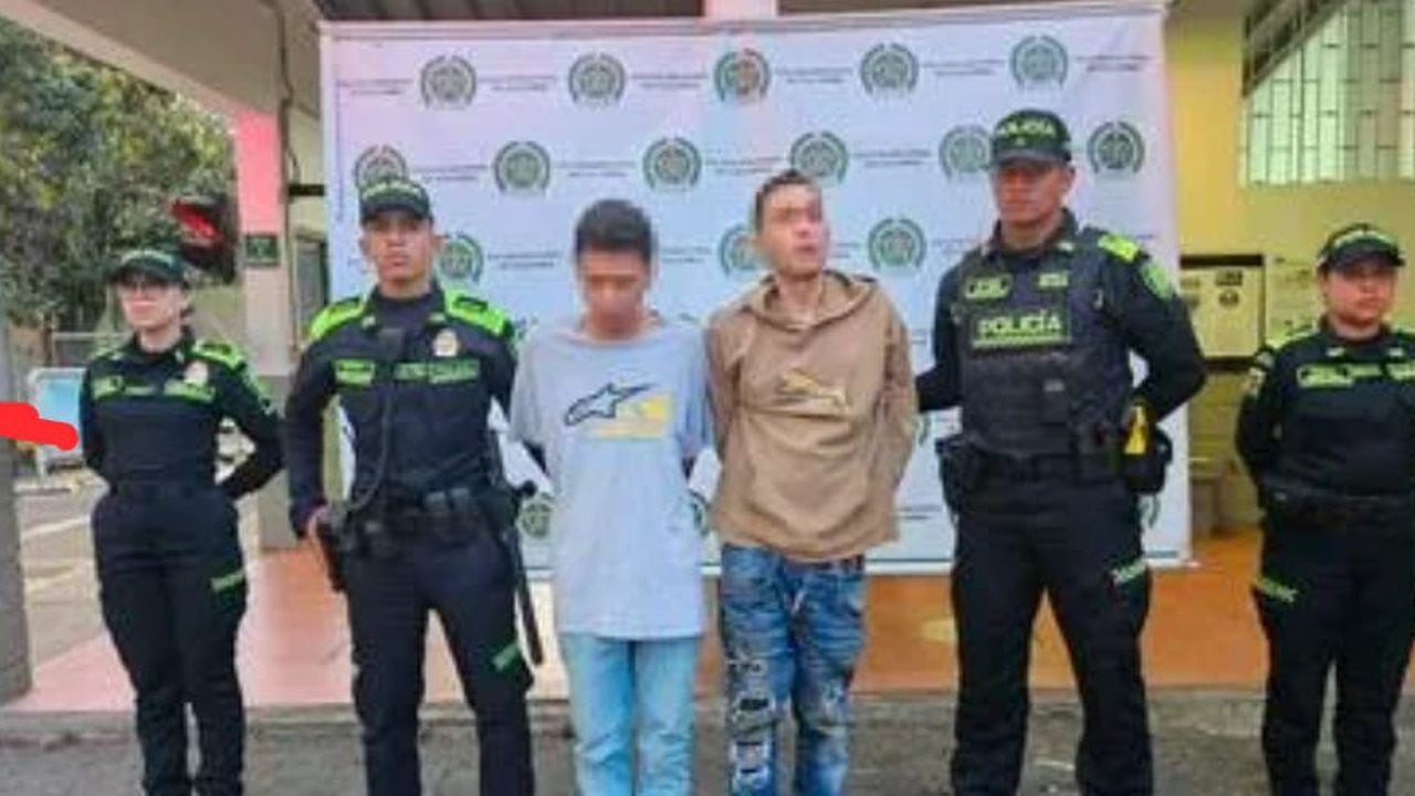 Dos individuos fueron capturados por la Policía de Medellín cuando llevaban a un conductor de una plataforma amordazado, al parecer para robarle el vehículo. Foto tomada de redes sociales