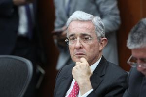 El actual senador Álvaro Uribe Veléz será investigado por la Corte Suprema.