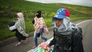 A diario migran caminando más de 1.700 personas desde Venezuela.