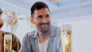 En esta foto proporcionada por Michelob Ultra el jueves 25 de enero de 2024, el argentino Lionel Messi, del Inter Miami, aparece en un comercial de esa cerveza (Michelob Ultra via AP)