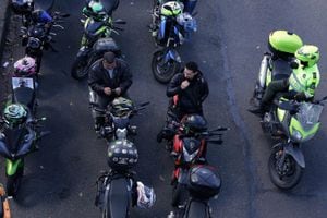 Motociclistas en todo el país rechazan el alza del Seguro Obligatorio de Accidentes de Tránsito, Soat, aseguran que es desmedido y piden a las aseguradoras que hagan campañas de sensibilización.