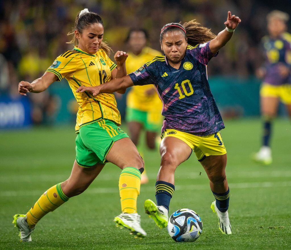 MELBOURNE, AUSTRALIA - AUGUST 8: L/R Kiki Van Zanten of Jamaica and Leicy Santos of Colombia competes for the ball during the FIFA Women's World Cup Australia & New Zealand 2023 Round of 16 match between Colombia and Jamaica at Melbourne Rectangular Stadium on August 8, 2023 in Melbourne, Australia. (Photo by Will Murray/Getty Images)