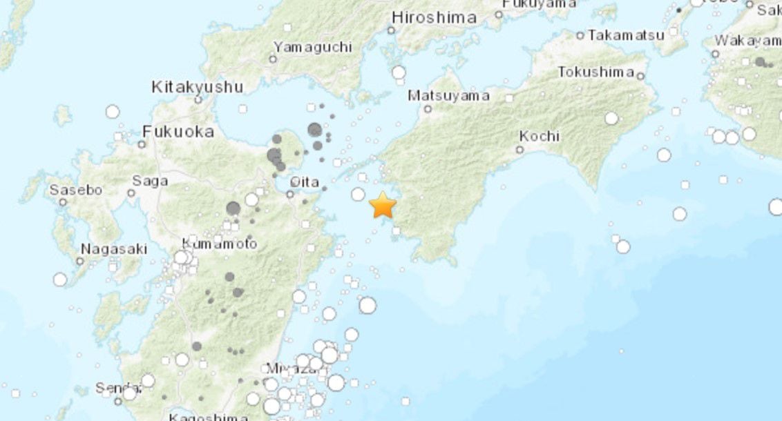La tranquilidad en Japón se vio abruptamente interrumpida cuando un sismo de magnitud 6.4 estremeció la región en horas recientes.