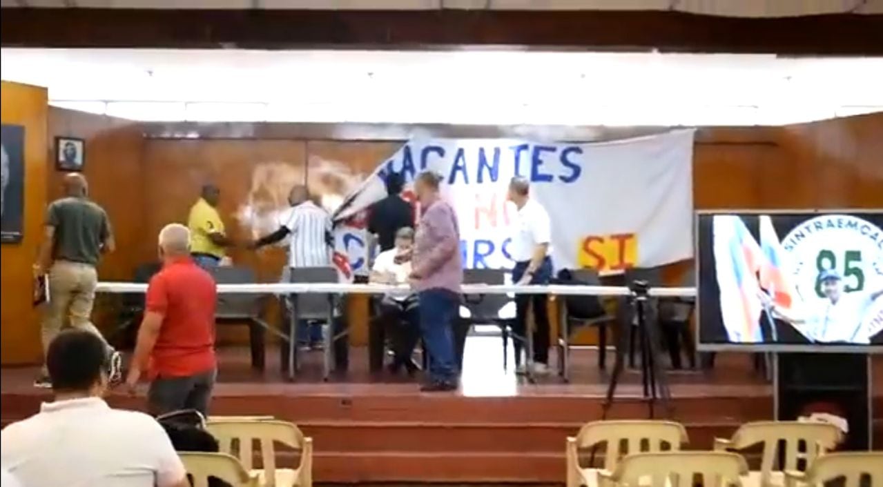 'Batalla campal' entre delegados de trabajadores  y directivos de Sintraemcali.