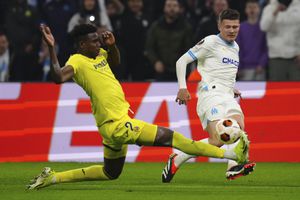 Marseille's Quentin Merlin, right, and Villarreal's Yerson Mosquera fight for the ball during the Europa League, round of 16 first-leg soccer match between Marseille and Villarreal, at the Stade Velodrome in Marseille, France, Thursday, March 7, 2024. (AP Photo/Daniel Cole)